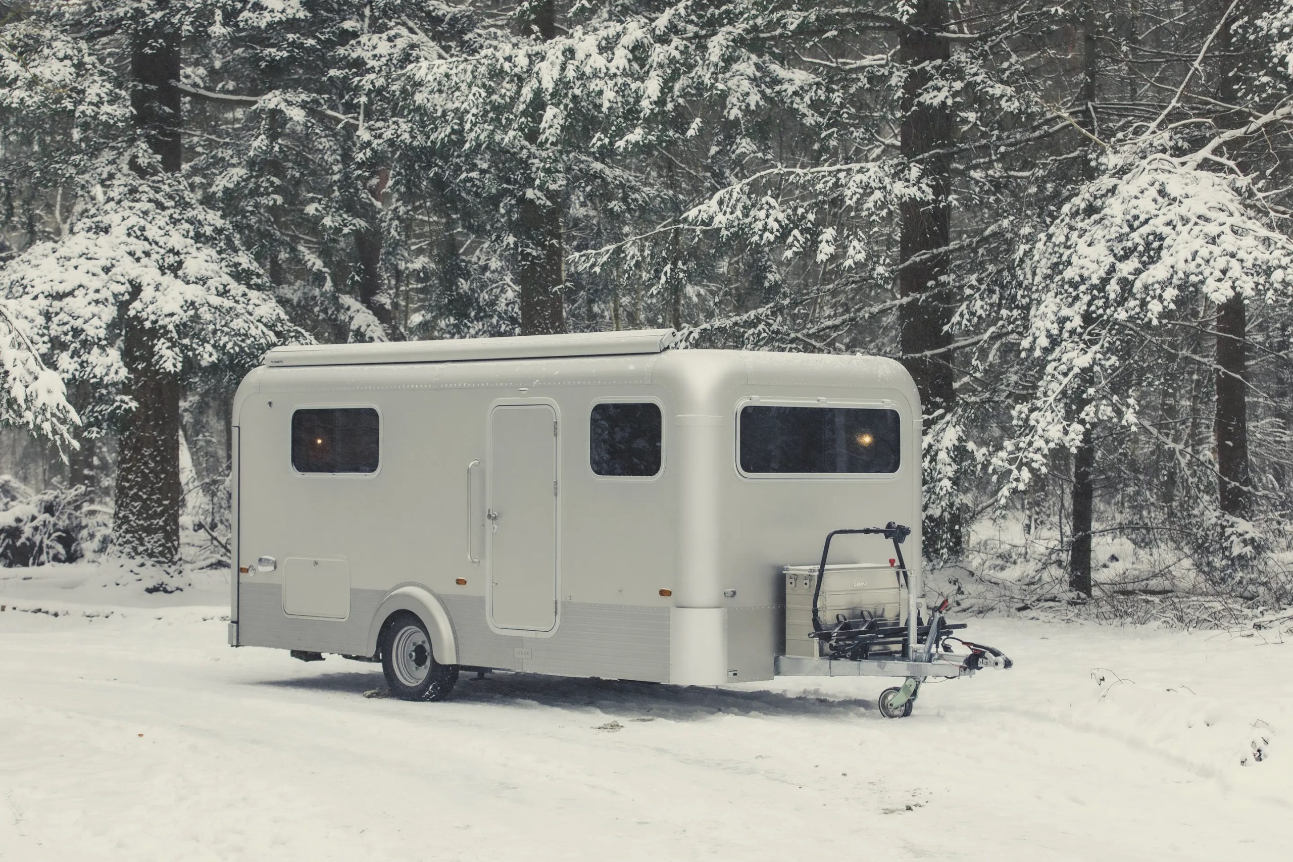 Speedcaravan 420 Black Road