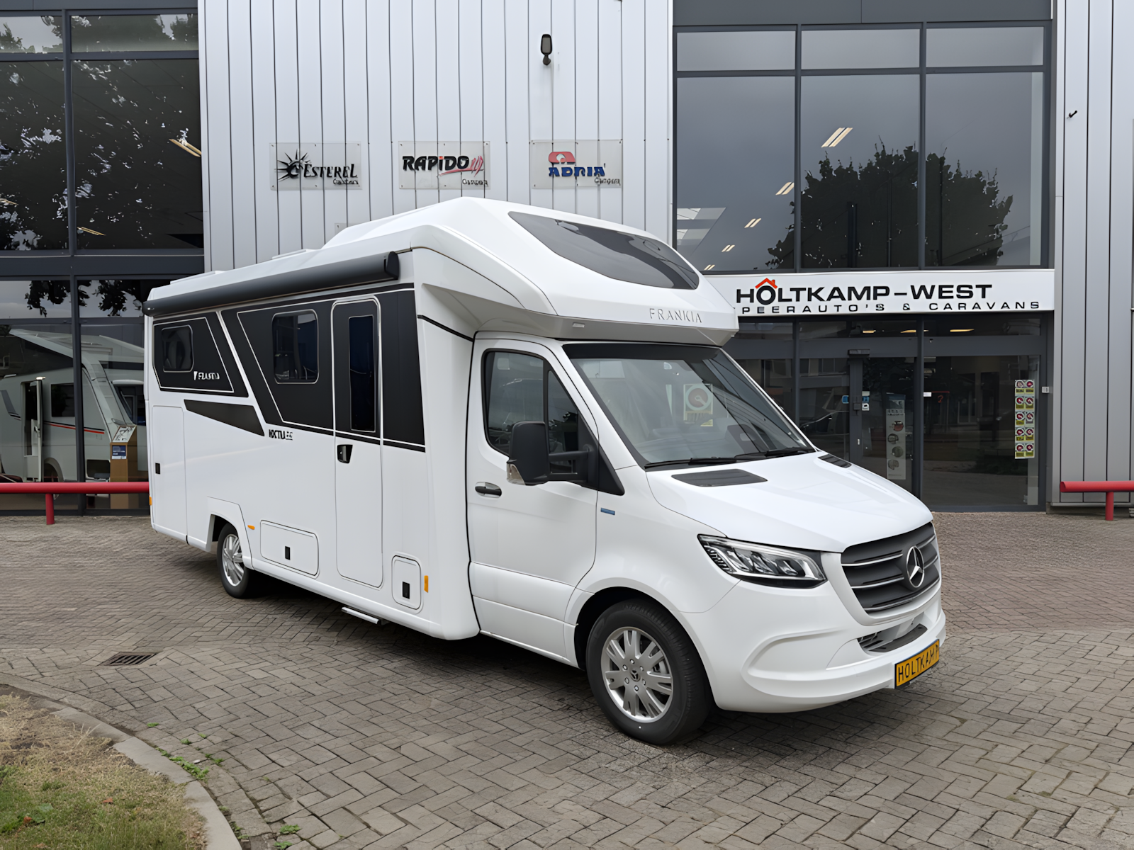 Holtkamp de Wiers: camper- en caravandealer in Nieuwegein